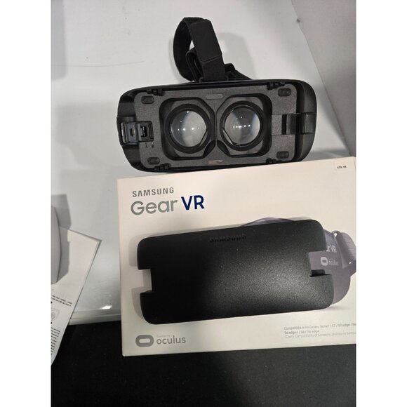 Samsung Gear VR Oculus Virtual Reality Headset SM-R323 Includes Remote - Picture 8 of 12